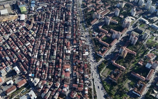 İstanbul'da hayatın iki farklı yüzü aynı karede