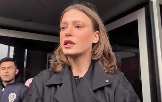 Yakalama kararı çıkarılan Serenay Sarıkaya'dan ilk açıklama! 17 ünlü isim gözaltına alındı
