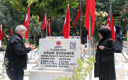 Gaziantep'te bayram öncesi mezarlık yoğunluğu