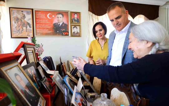 Muğla Valisi şehit ailesini bayramda yalnız bırakmadı