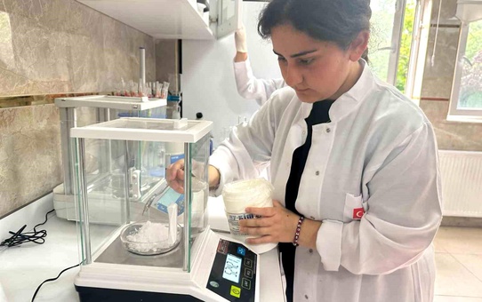 Bursa'daki kız lisesi sıfır atıkla örnek oluyor, ekonomiye katkı sunuyor