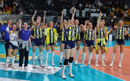 Fenerbahçe Kadın Voleybol Takımı'nda 7 oyuncuyla yollar ayrıldı