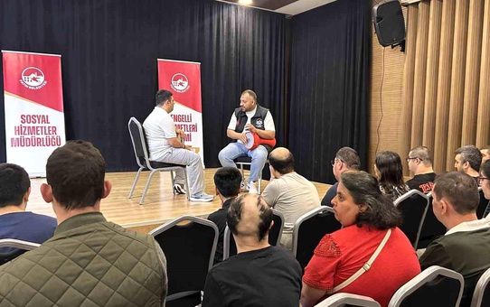 Fatih Sanat Akademisi'nde özel bireylere enstrüman ve tiyatro eğitimi