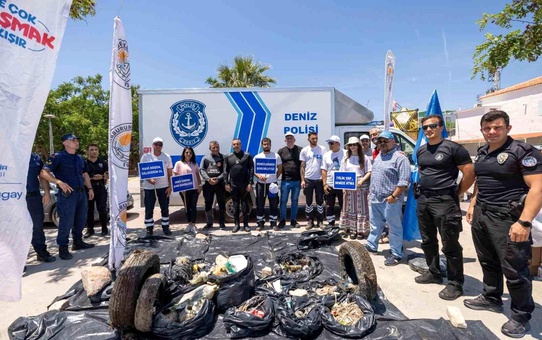 Plajdan 750 kilogram atık toplandı
