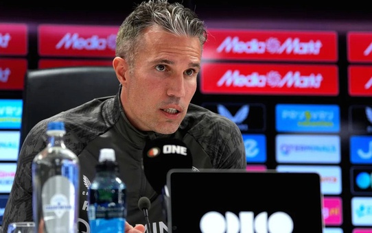 Feyenoord Robin van Persie'yi kovdu