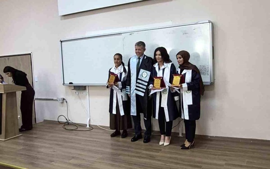 Türk Dili ve Edebiyatı Bölümü'nde Mezuniyet Töreni