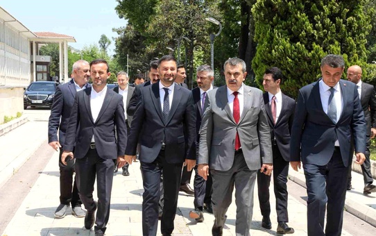 Bakan Tekin'den Kağıthane Belediyesi'ne ziyaret