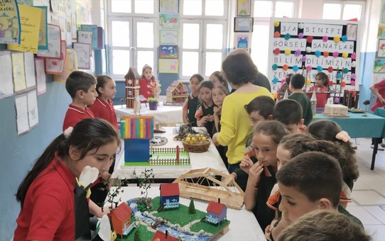Artvinli Miniklerden Yıl Sonu Sergisi