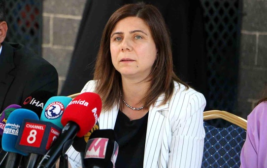 Sur'da kaldırım işgallerinin önüne geçme ve yayalaştırma çalışmaları sürüyor