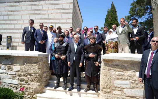 TBMM Başkanı Kurtulmuş, Gazi Süleyman Paşa Türbesi'ni ziyaret etti