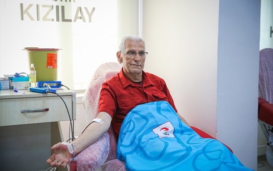 Zeki Özen: 15 Yılda 326 Ünite Kan Bağışı