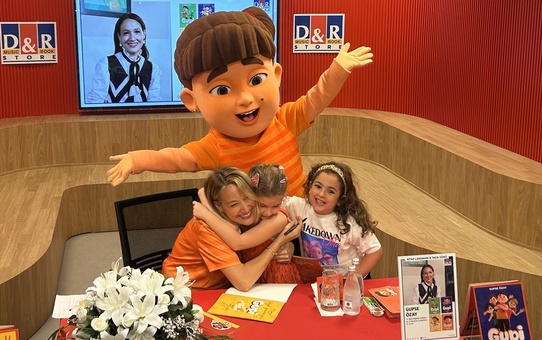 Gupse Özay'dan 'Gupi' İmza Günü