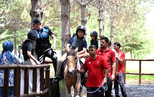 Şehit ve gazi çocukları hipodromda buluştu