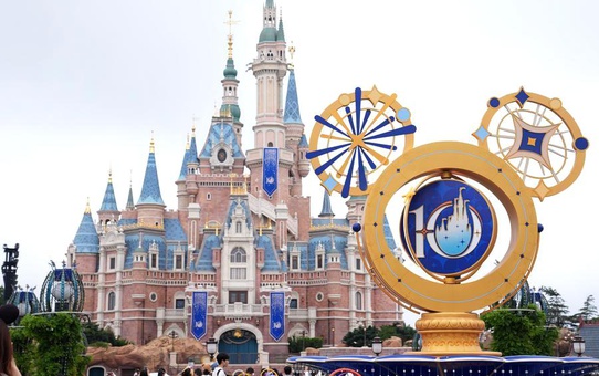 Shanghai Disneyland 10 Yaşında
