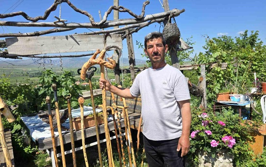 Ahşap oymacılığı sayesinde sigara ve kahvehane alışkanlığından kurtuldu