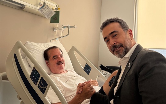 AK Parti Başkanı Tatlıses'i Ziyaret Etti