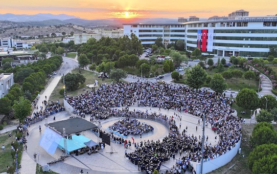 MCBÜ 30. Dönem Mezuniyet Töreni: 961 Mühendis Diplomalarını Aldı