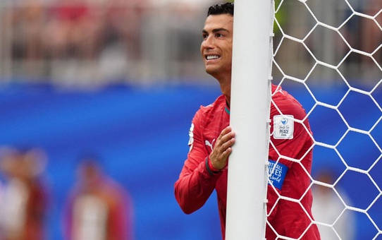 Söyledikleri çok acımasız! Thierry Henry, Cristiano Ronaldo'yu topa tuttu