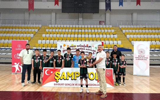 Bayburt'ta Futsal İl Birincisi Gökçedere Şehit Samet Akdeniz İmam Hatip Ortaokulu
