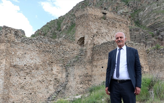 Tarihi Öşvank Kilisesi ve Engüzekkapı Kalesi Restorasyon Bekliyor