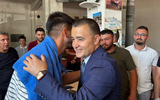 Kaymakam Bilici köyde damat tıraşına katıldı