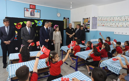 Öğrencilere Karne Sevinci