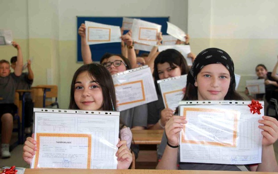 Ordu'da 123 bin öğrencinin karne heyecanı
