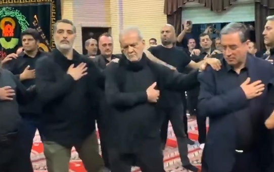 Pezeşkiyan Aşura matemine katıldı! Türkçe ağıtlar eşliğinde yas tuttu