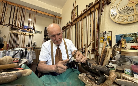İflas etmeye rağmen Devrek bastonu yapmaya devam ediyor