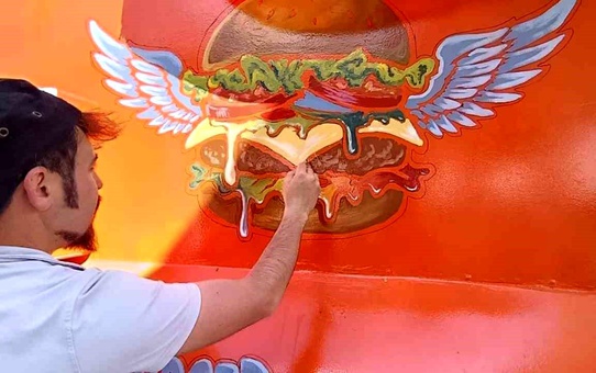 Sabri Özdemir'in Renkli Sanat Yolculuğu