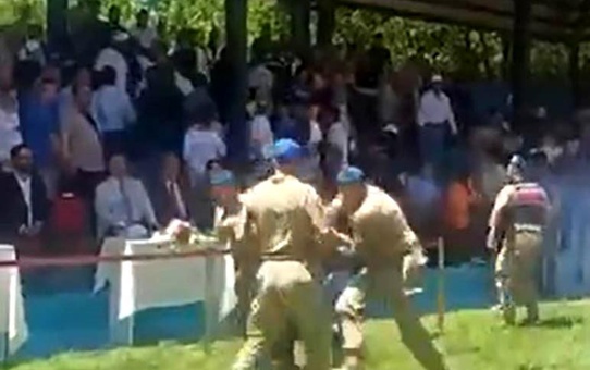 Tartışmalı güreşler olaylı başladı