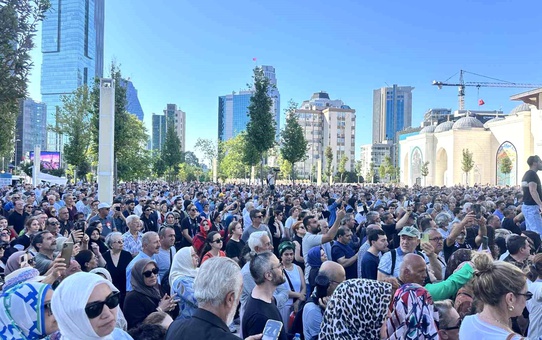 Usta oyuncu Kadir İnanır son yolculuğuna uğurlandı