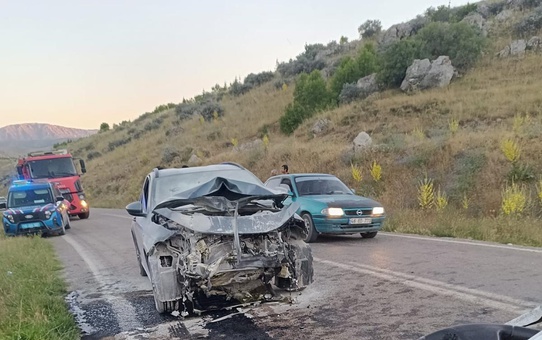 Kahramanmaraş'ta iki otomobil çarpıştı: 2 ağır yaralı
