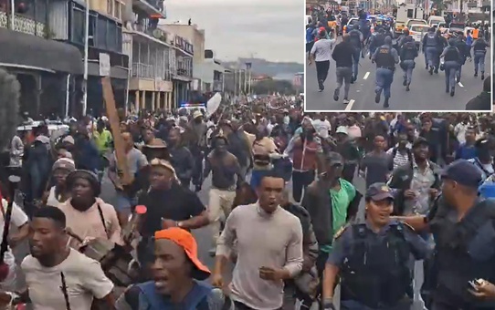 Güney Afrika'da binlerce kişi sokaklarda! Tek talepleri yabancıların gitmesi