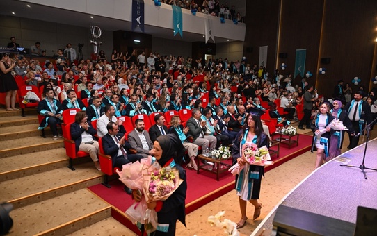 Diş Hekimliği Mezuniyet Töreni Gerçekleşti