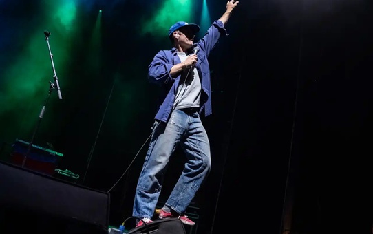 Mac DeMarco İstanbul'da Performans Sergiledi