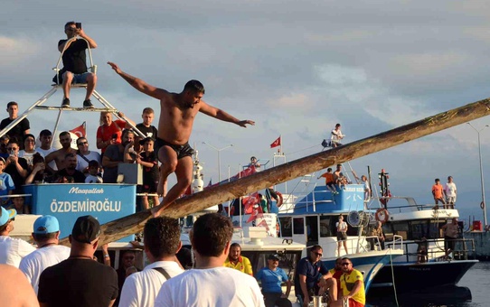 Sinop'ta Kabotaj Bayramı coşkusu: Yağlı direğin şampiyonu yine değişmedi