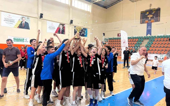 Minikler Hentbol Türkiye Şampiyonası Kuşadası'nda tamamlandı