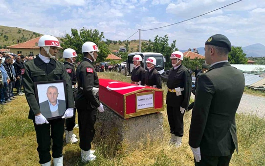 Vefat eden Kıbrıs gazisi son yolculuğuna uğurlandı