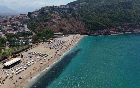 Alanya'da Plaj Yoğunluğu