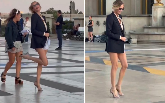 Paris'te Charlize Theron rüzgarı! Süper mini şortuyla yıllara meydan okudu