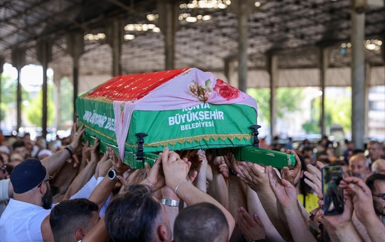 Kırmızılı Kadın Sultan Özcan Hayatını Kaybetti
