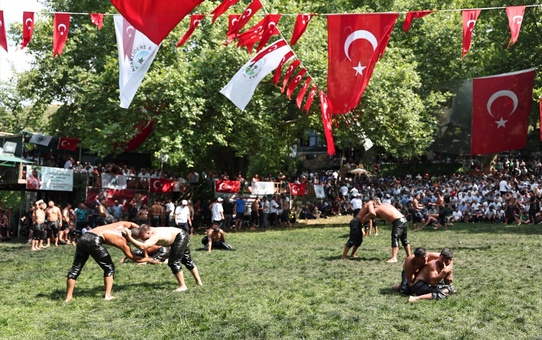 Kavaklıdere'de Yağlı Güreşler'de Erkan Taş Şampiyon