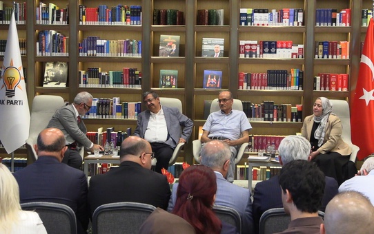 AK Parti'den Erdem Bayazıt Anma Programı