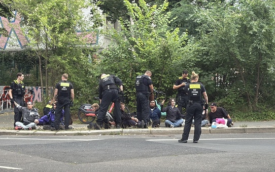 Berlin'de Rheinmetall Protestosu: Polis Müdahele Etti
