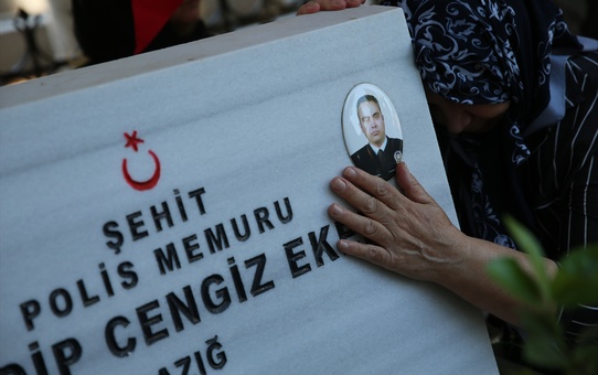 FETÖ'nün darbe girişiminde şehit polis Nedip Cengiz Eker anıldı