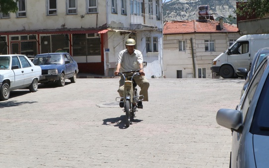 50 Yıldır Aynı Motosikletle Geziyor