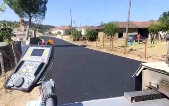 Çanakkale'de Köy Yollarında Asfalt Çalışmaları Devam Ediyor