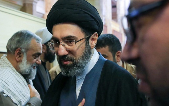 Babasının cenaze törenine katılmayan İran dini lideri Hamaney'den uzun zaman sonra açıklama