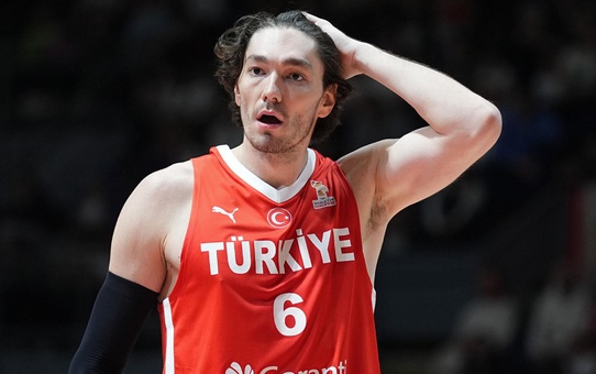 Cedi Osman'dan sürpriz transfer! Ezeli rakibe imza attı